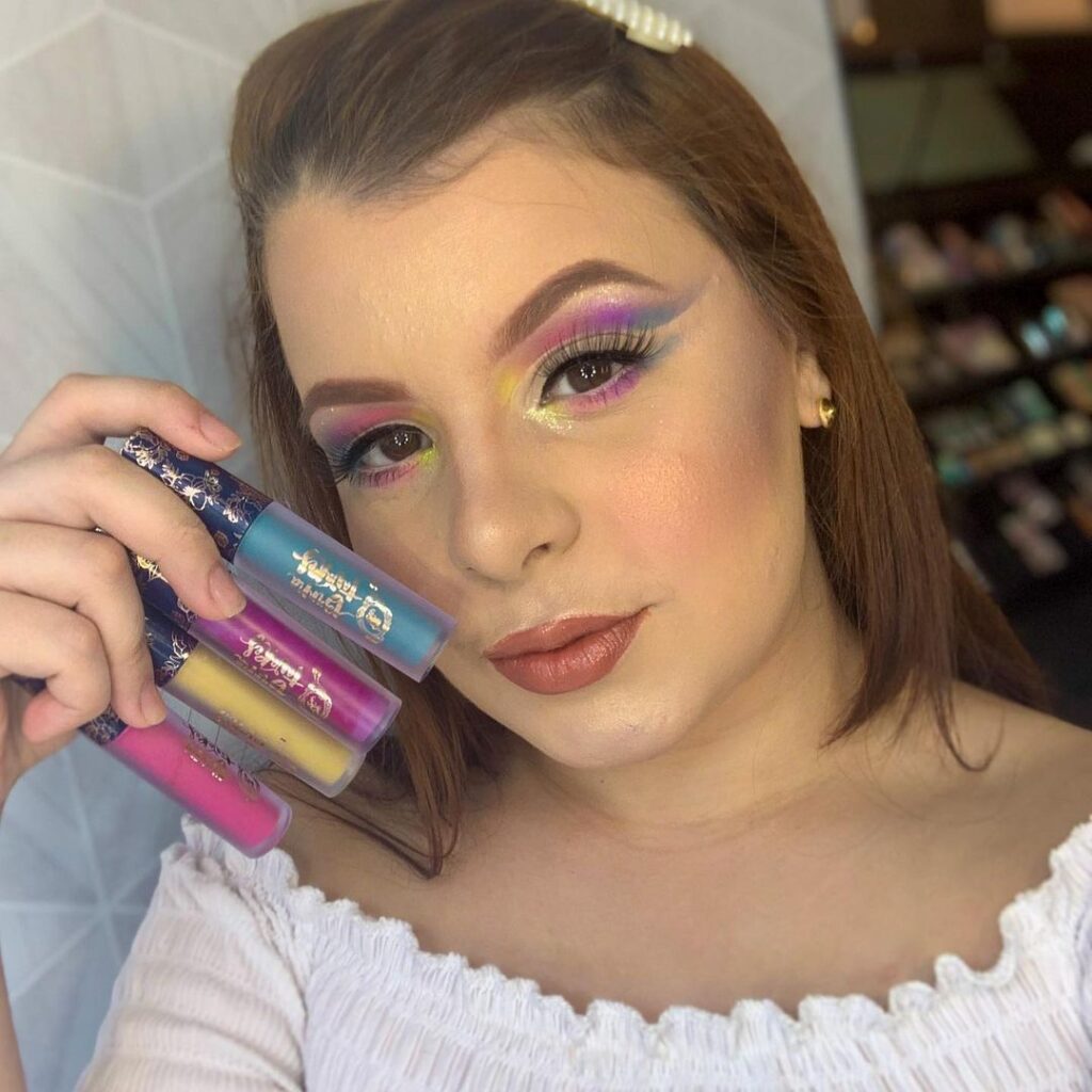 Delineado Colorido: mais de 60 inspirações pra você Delineado Colorido: mais de 60 inspirações pra você