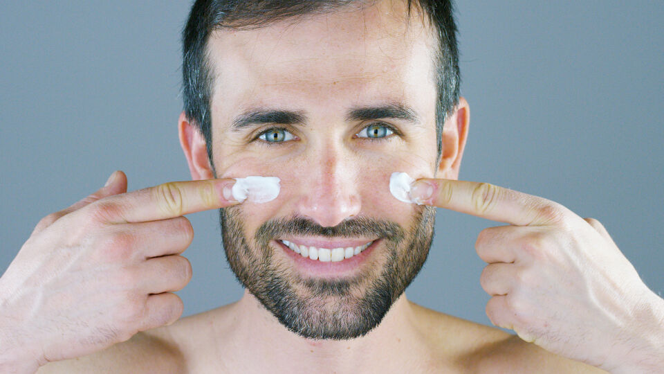 Como afinar o rosto masculino: técnicas de contorno para eles arrasarem