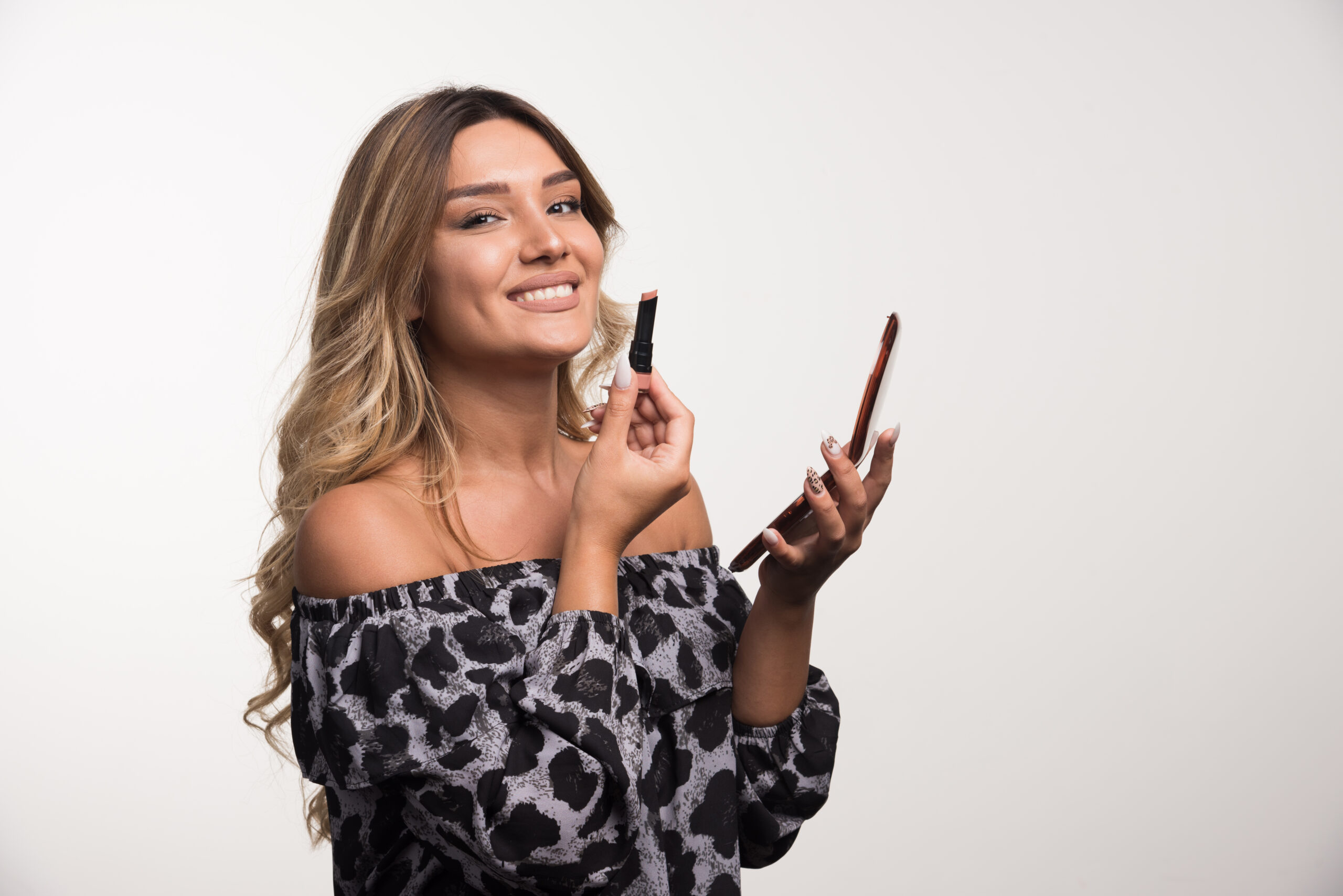 Como fazer a maquiagem durar mais em pele oleosa? Descubra! maquiagem durar mais