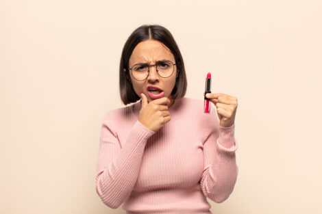 Usar batom vencido faz mal? Descubra!