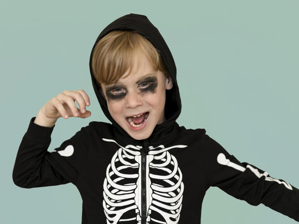 Maquiagem de Halloween simples e fácil para crianças Maquiagem de Halloween simples e fácil para crianças