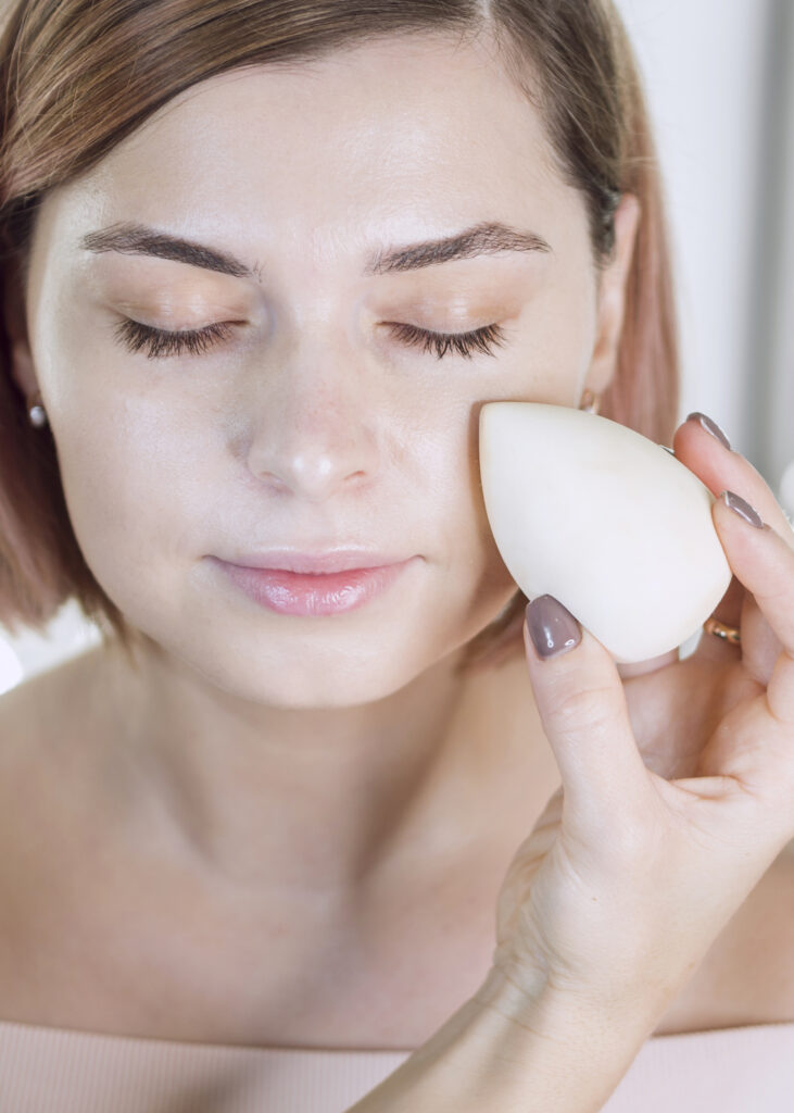 Como limpar esponja de maquiagem do jeito certo (sem estragar!) Como limpar esponja de maquiagem do jeito certo (sem estragar!)