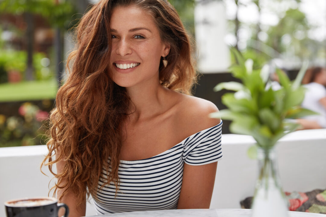 Beleza sem filtros: a tendência dos cosméticos que tratam a pele real, sem prometer perfeição