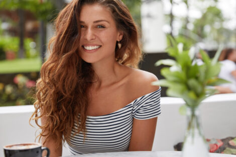 Beleza sem filtros: a tendência dos cosméticos que tratam a pele real, sem prometer perfeição