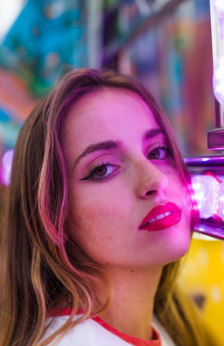 Maquiagem criativa: por que brincar com cores pode ser mais libertador que seguir tendência