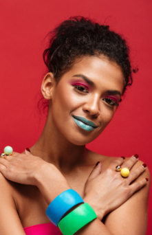 Maquiagem criativa: por que brincar com cores pode ser mais libertador que seguir tendência