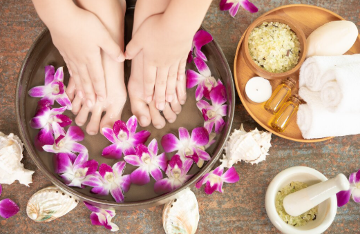 Cuidados mãos e pés: por que merecem atenção contínua